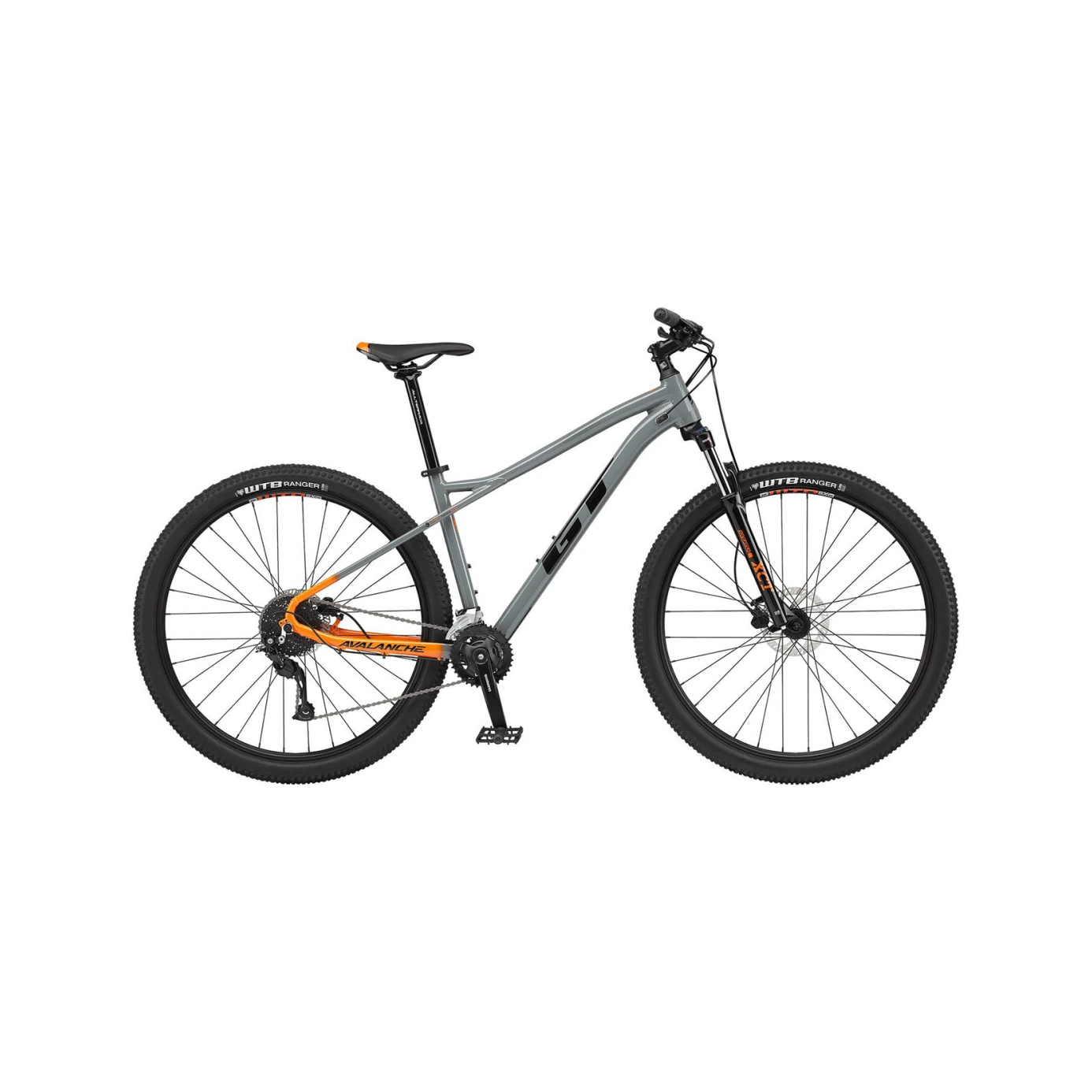 Ақ фонда көрсетілген GT Avalanche Sport 29 велосипеді